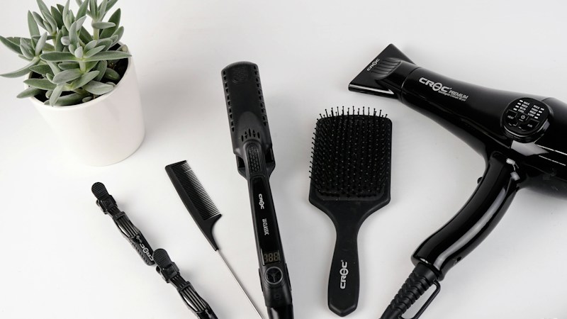 Hair Loss in Pakistan: Minoxidil 5% Spray vs Biotin Tablets Evidence